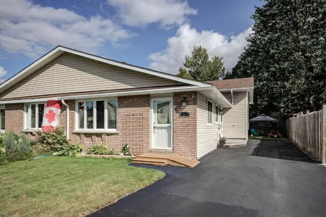 A brick and siding semi-detached bungalow in Ontario